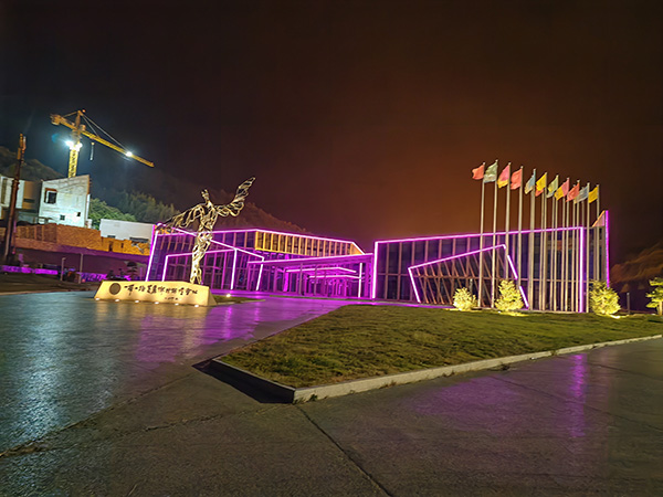 城市亮化是现代城市建设的重要组成部分，它不仅可以美化城市的夜景，还能提升城市的整体形象。随着科技的不断进步，城市亮化也得到了更多的关注和创新。本文将介绍一些关于城市亮化的创意和技术，帮助读者了解灵武城市亮化的重要性以及如何进行灵武城市亮化的规划和实施。